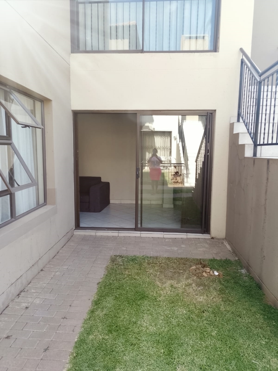 2 Bedroom Property for Sale in Goedeburg Gauteng