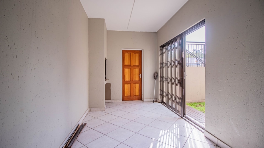2 Bedroom Property for Sale in Goedeburg Gauteng