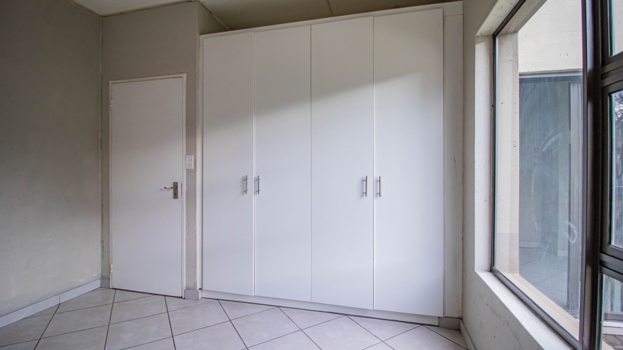2 Bedroom Property for Sale in Goedeburg Gauteng