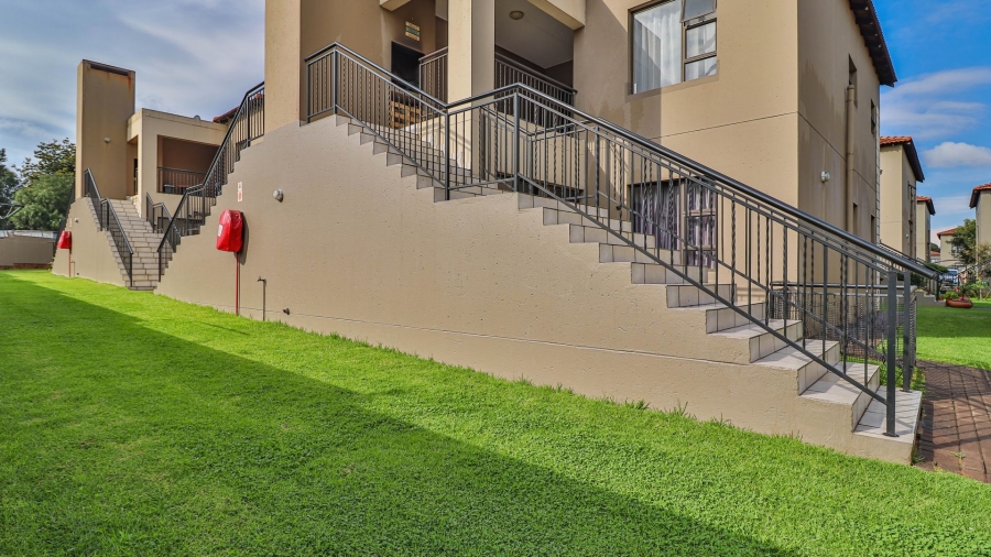 2 Bedroom Property for Sale in Goedeburg Gauteng