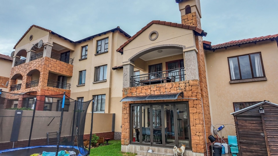 3 Bedroom Property for Sale in Halfway Gardens Gauteng