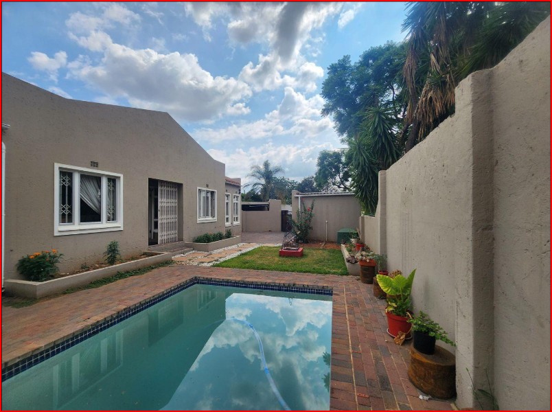 4 Bedroom Property for Sale in Douglasdale Gauteng