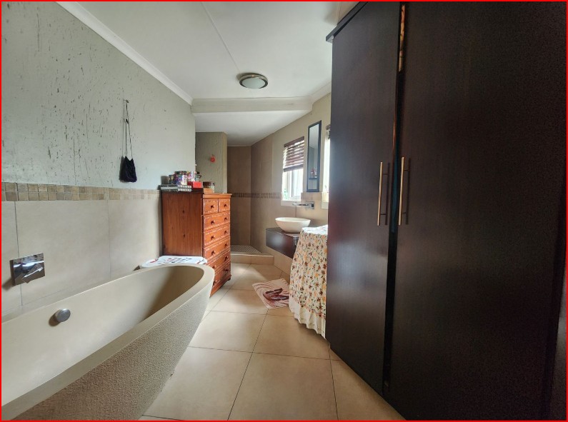 4 Bedroom Property for Sale in Douglasdale Gauteng