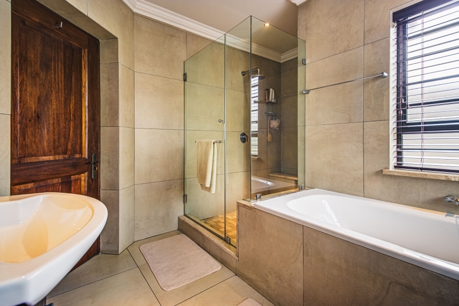 3 Bedroom Property for Sale in Lakefield Gauteng