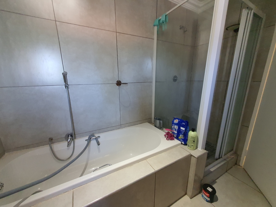 2 Bedroom Property for Sale in Observatory Gauteng