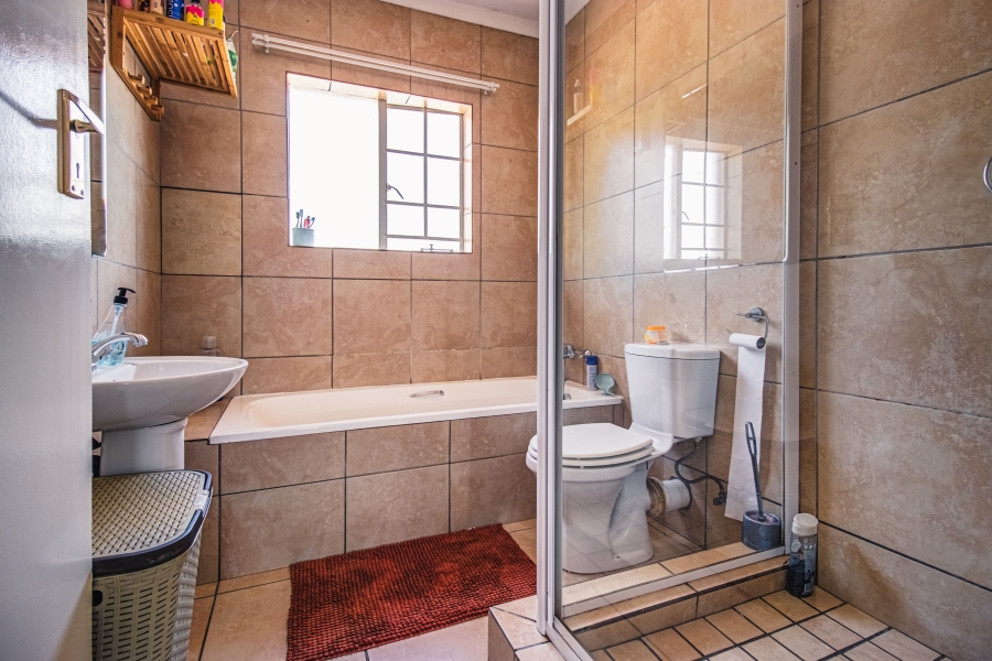 3 Bedroom Property for Sale in Glen Marais Gauteng