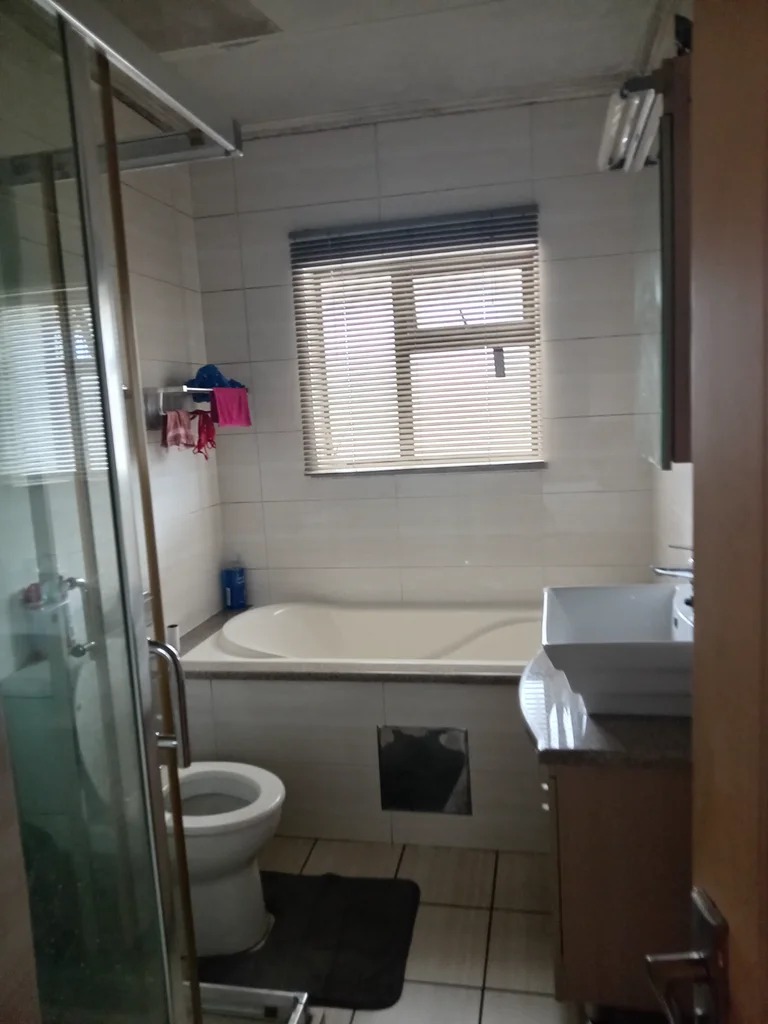 2 Bedroom Property for Sale in Noordwyk Gauteng