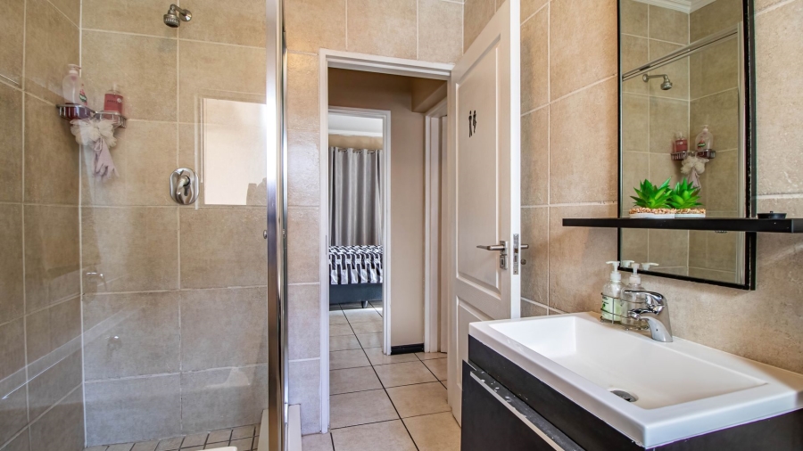 2 Bedroom Property for Sale in Greenstone Hill Gauteng