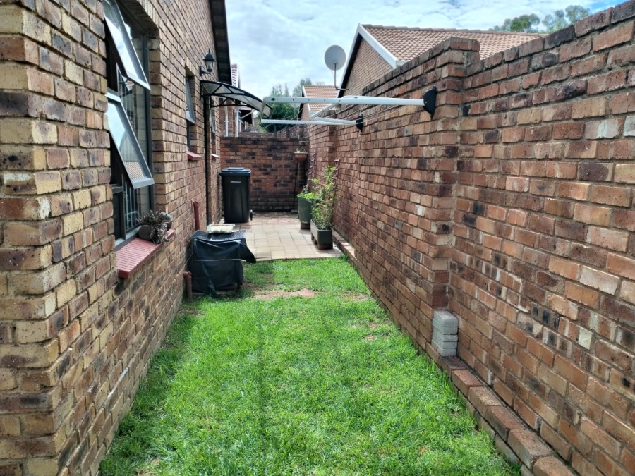 2 Bedroom Property for Sale in Pomona Gauteng