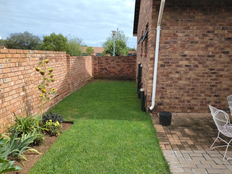 2 Bedroom Property for Sale in Pomona Gauteng