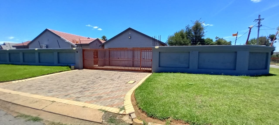 3 Bedroom Property for Sale in Strubenvale Gauteng