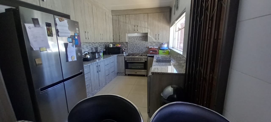 3 Bedroom Property for Sale in Strubenvale Gauteng