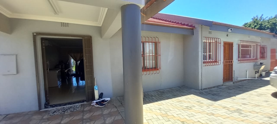 3 Bedroom Property for Sale in Strubenvale Gauteng
