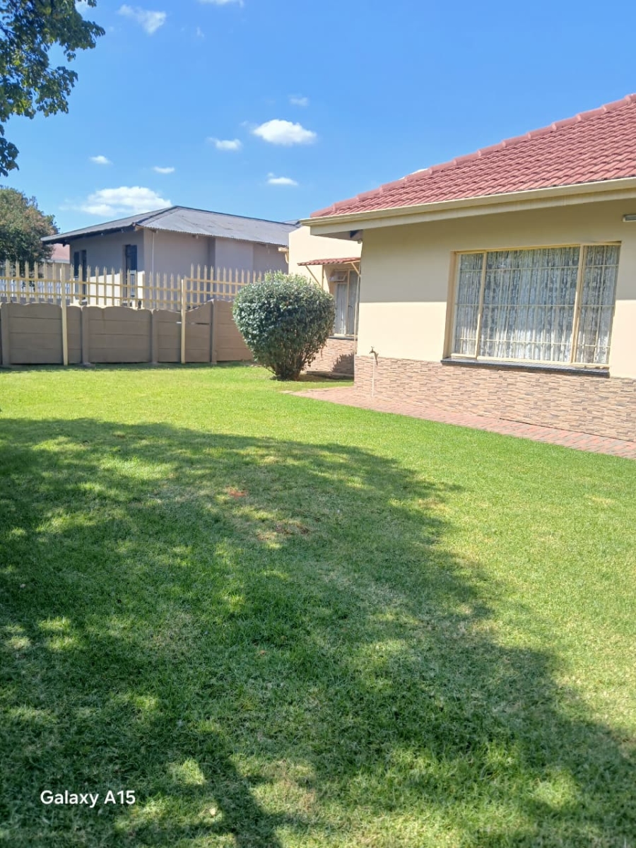 5 Bedroom Property for Sale in Selection Park Gauteng
