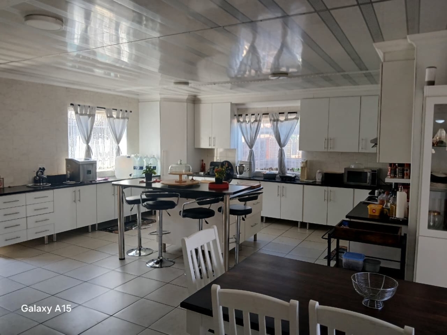 5 Bedroom Property for Sale in Selection Park Gauteng