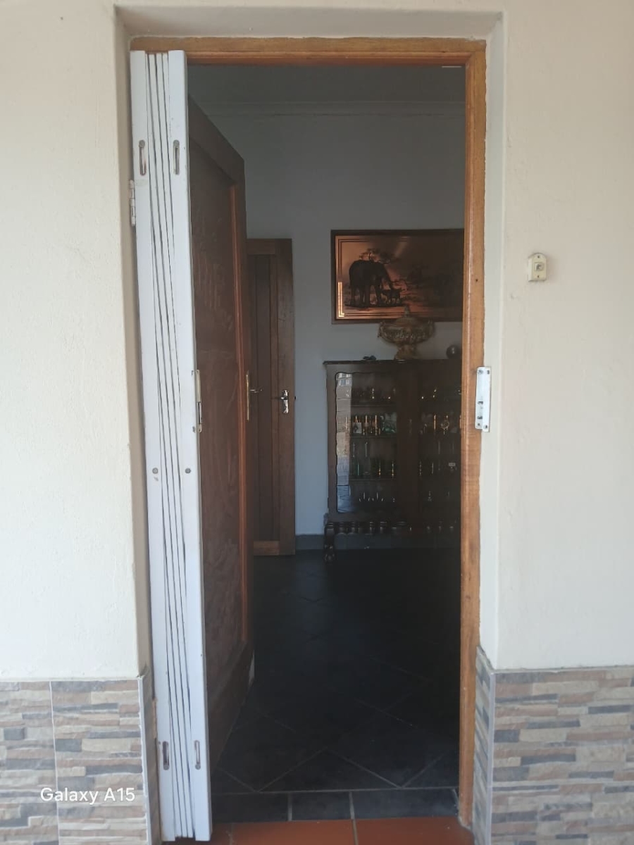 5 Bedroom Property for Sale in Selection Park Gauteng