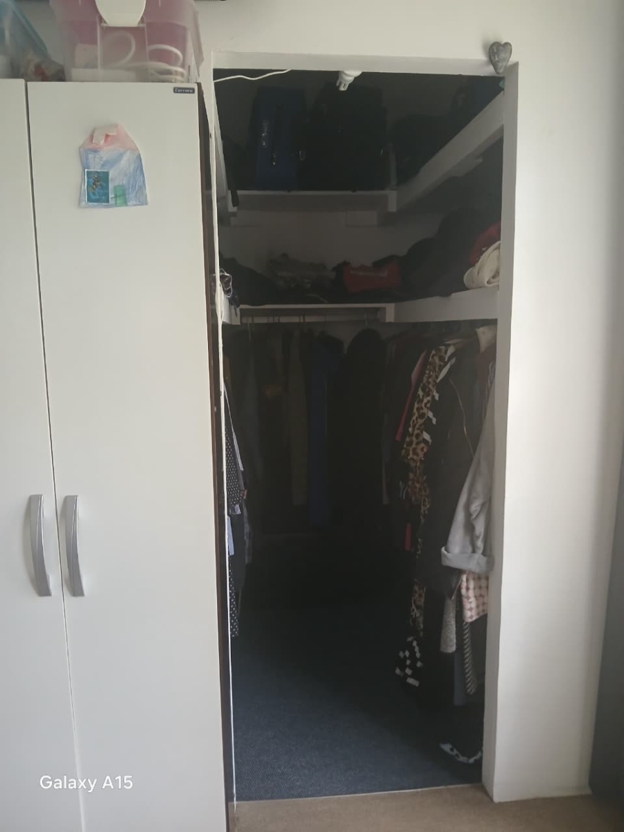 5 Bedroom Property for Sale in Selection Park Gauteng