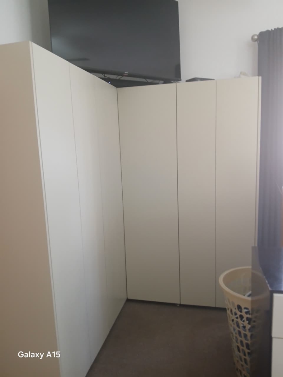 5 Bedroom Property for Sale in Selection Park Gauteng