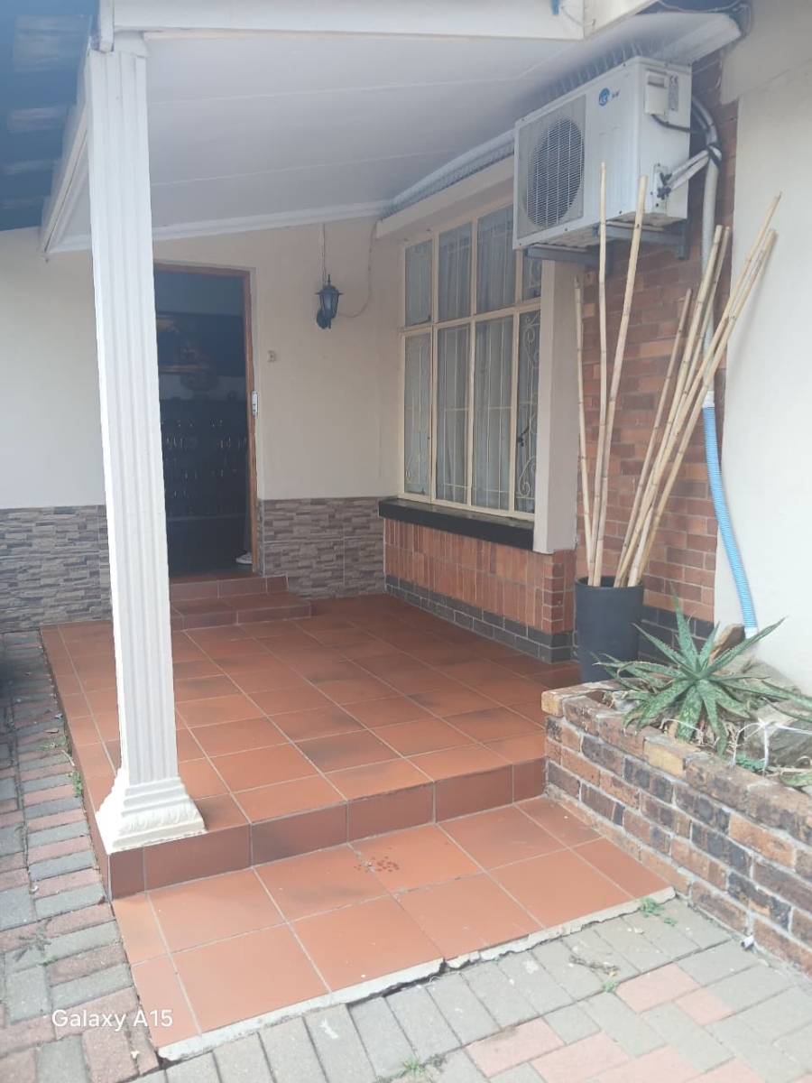 5 Bedroom Property for Sale in Selection Park Gauteng