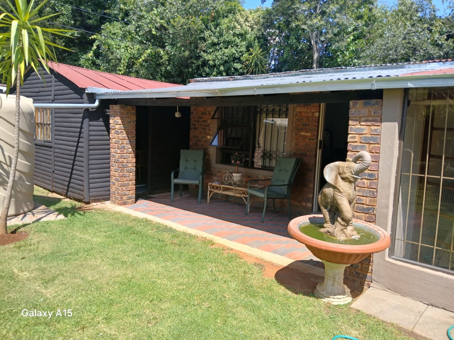 5 Bedroom Property for Sale in Selection Park Gauteng