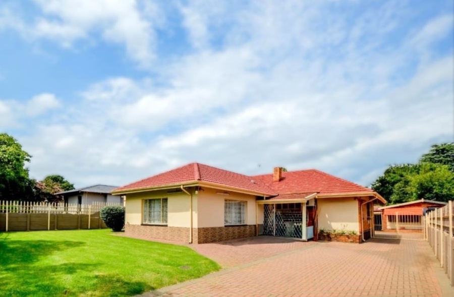 5 Bedroom Property for Sale in Selection Park Gauteng