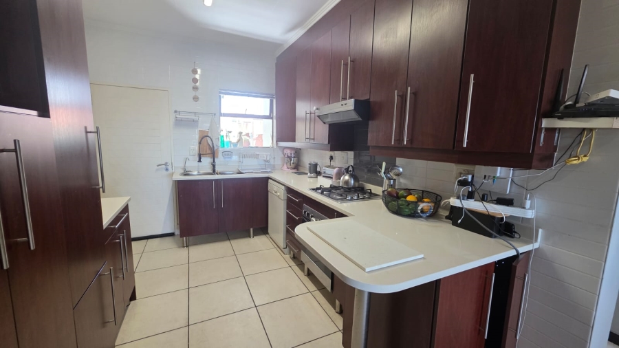 2 Bedroom Property for Sale in Greenstone Hill Gauteng