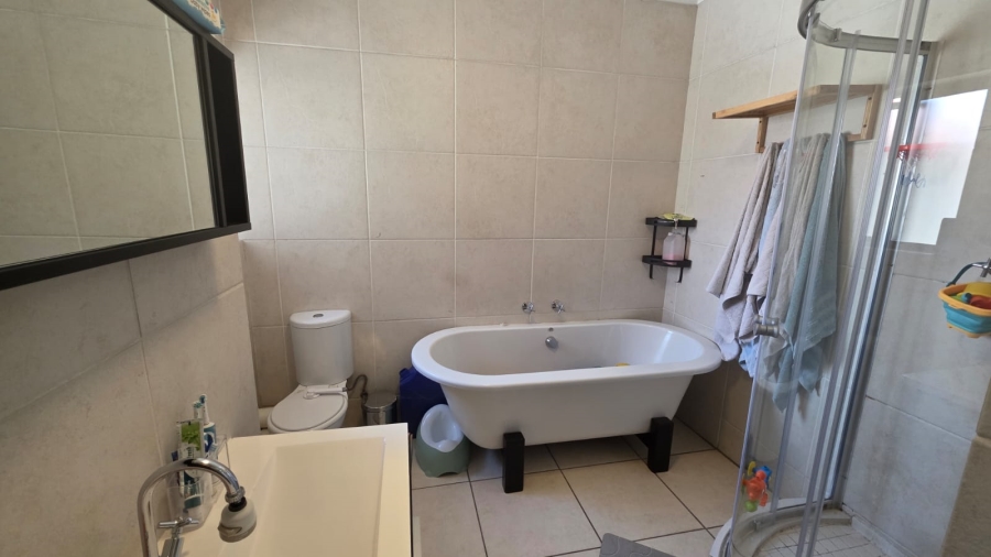 2 Bedroom Property for Sale in Greenstone Hill Gauteng