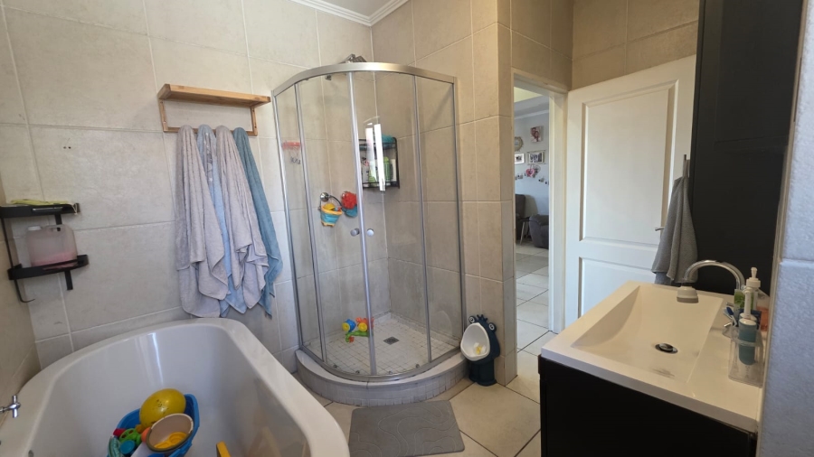 2 Bedroom Property for Sale in Greenstone Hill Gauteng