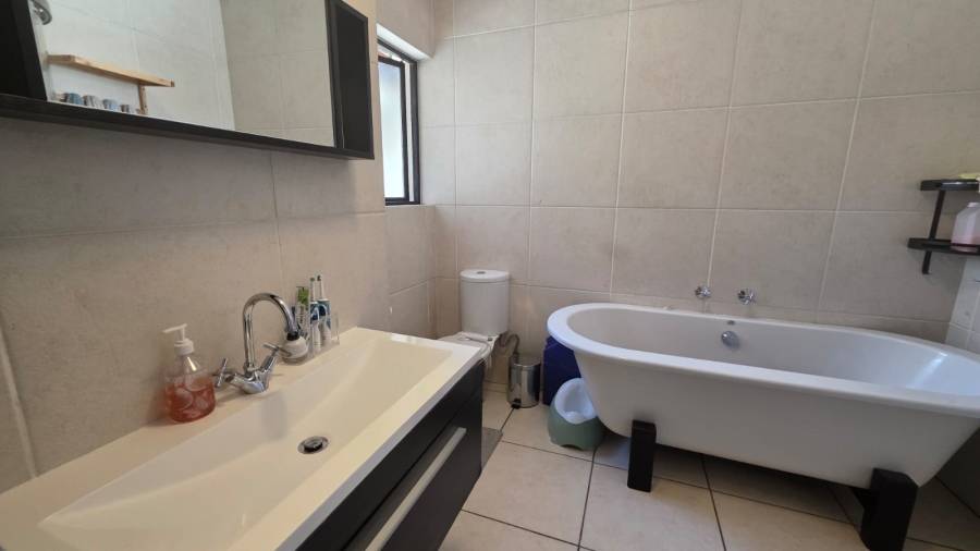 2 Bedroom Property for Sale in Greenstone Hill Gauteng