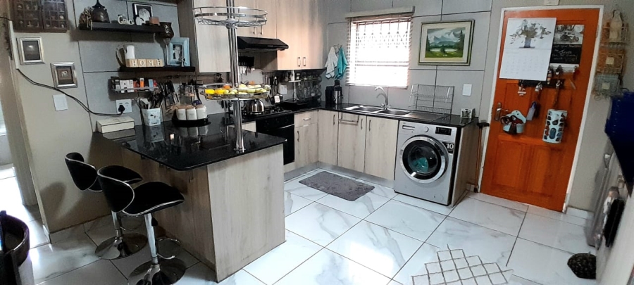 2 Bedroom Property for Sale in Goedeburg Gauteng