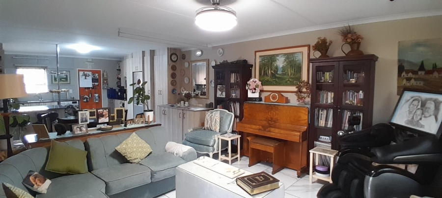 2 Bedroom Property for Sale in Goedeburg Gauteng