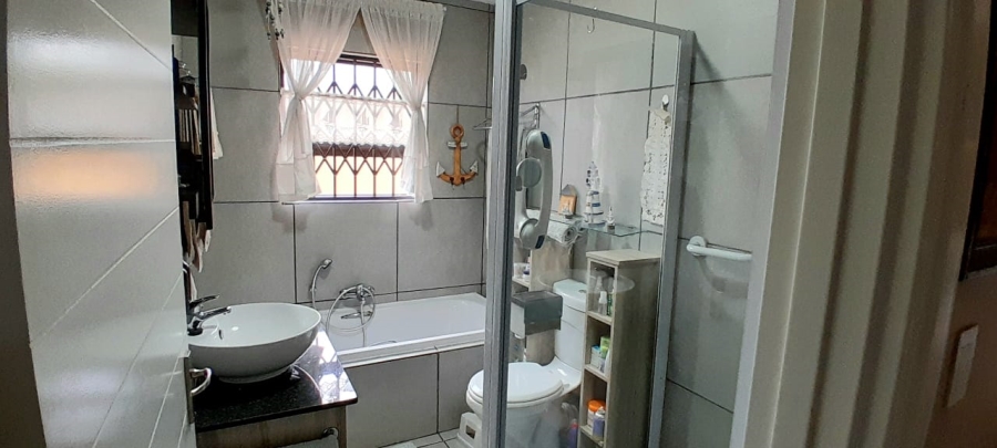 2 Bedroom Property for Sale in Goedeburg Gauteng