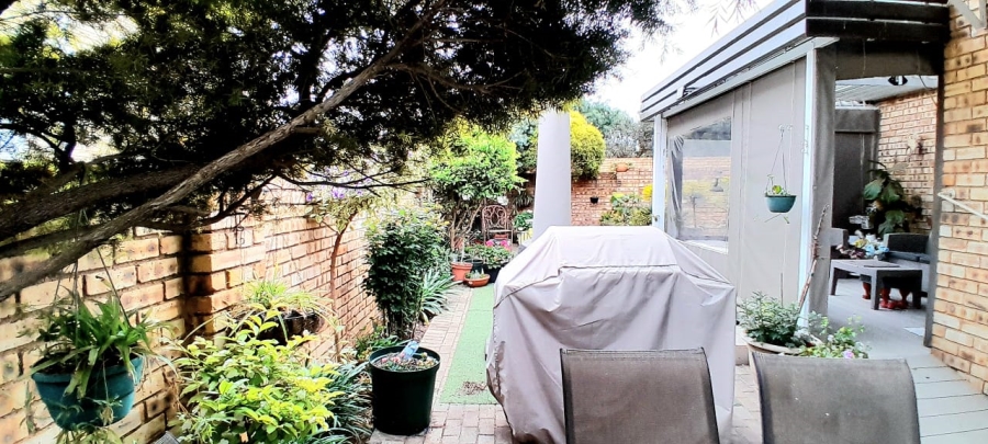 2 Bedroom Property for Sale in Goedeburg Gauteng