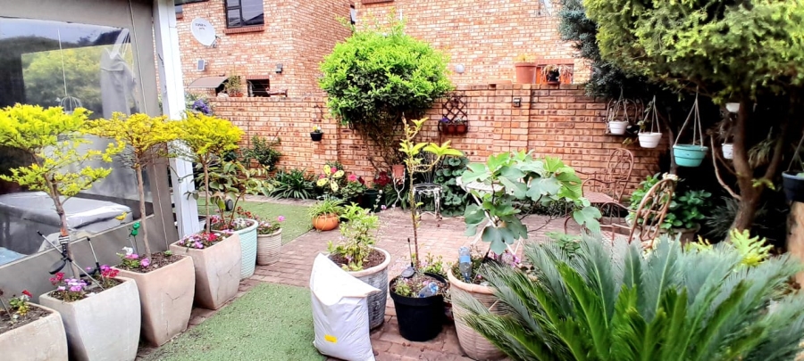 2 Bedroom Property for Sale in Goedeburg Gauteng
