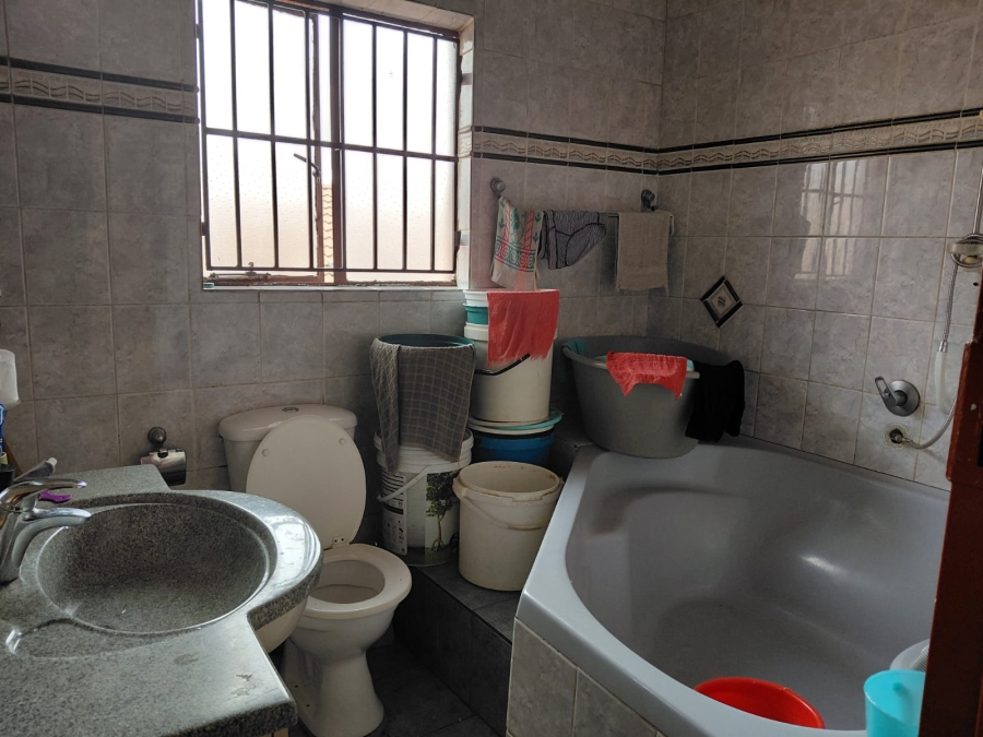 12 Bedroom Property for Sale in Actonville Gauteng