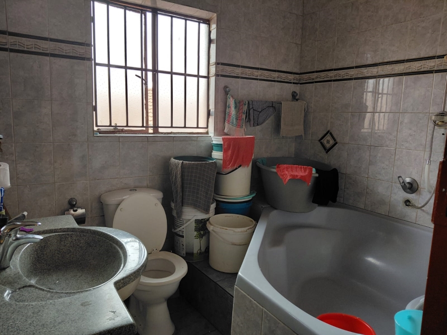 12 Bedroom Property for Sale in Actonville Gauteng