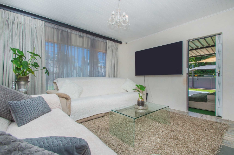 4 Bedroom Property for Sale in Helderkruin Gauteng