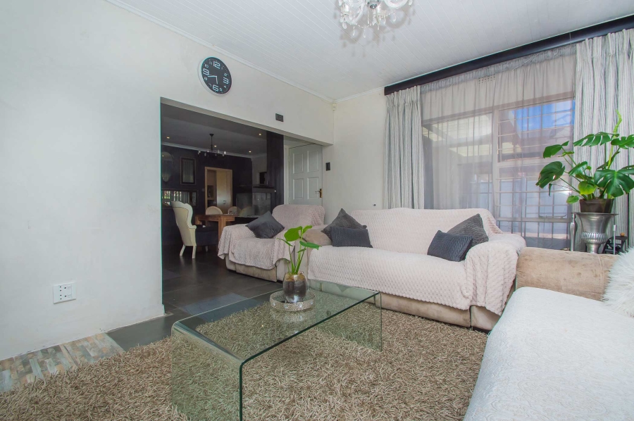 4 Bedroom Property for Sale in Helderkruin Gauteng