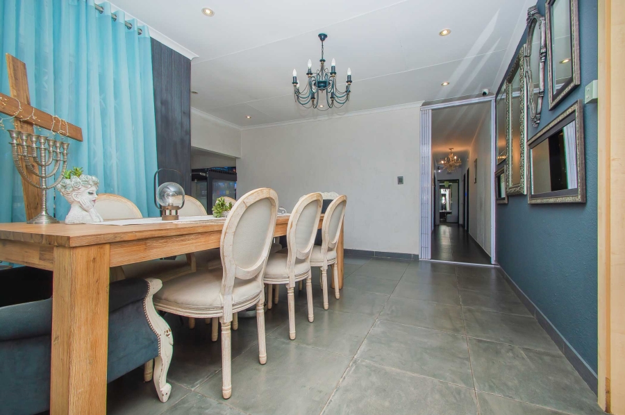 4 Bedroom Property for Sale in Helderkruin Gauteng