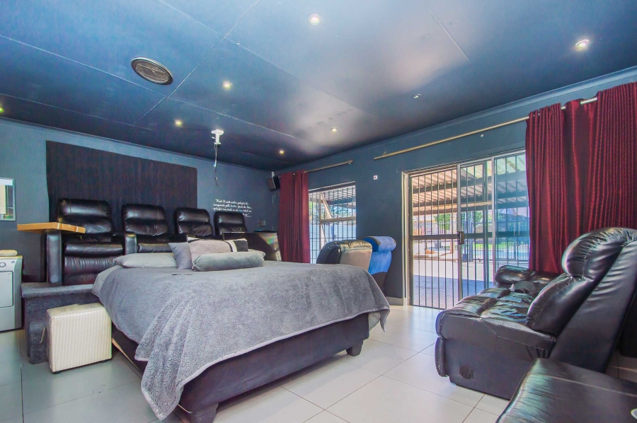 4 Bedroom Property for Sale in Helderkruin Gauteng