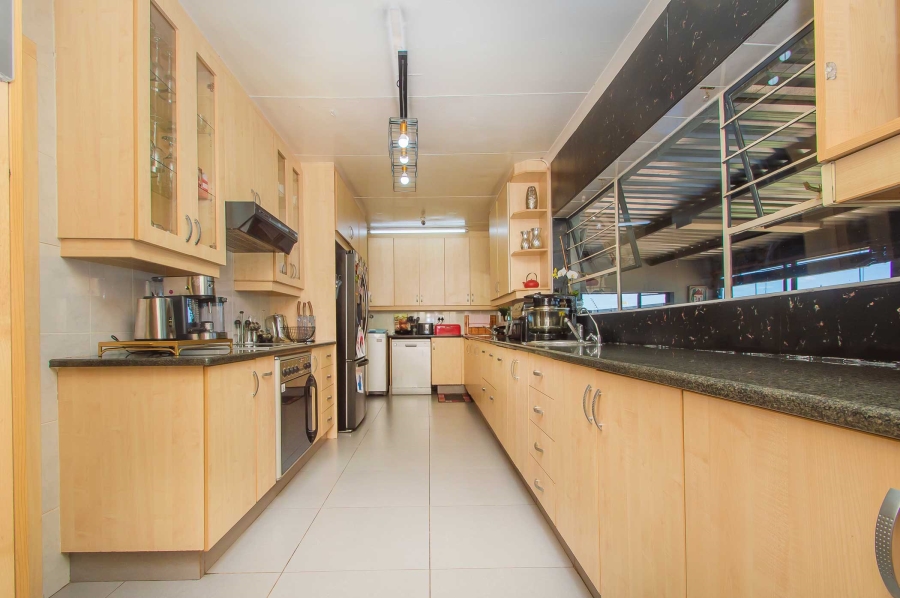 4 Bedroom Property for Sale in Helderkruin Gauteng