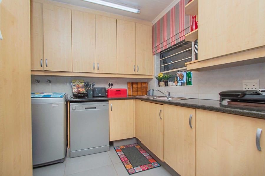 4 Bedroom Property for Sale in Helderkruin Gauteng