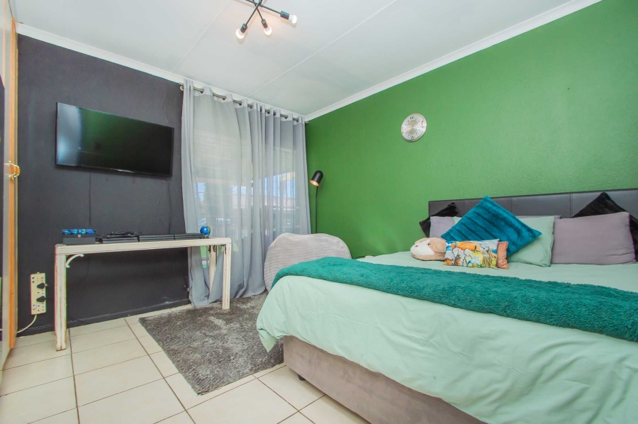 4 Bedroom Property for Sale in Helderkruin Gauteng