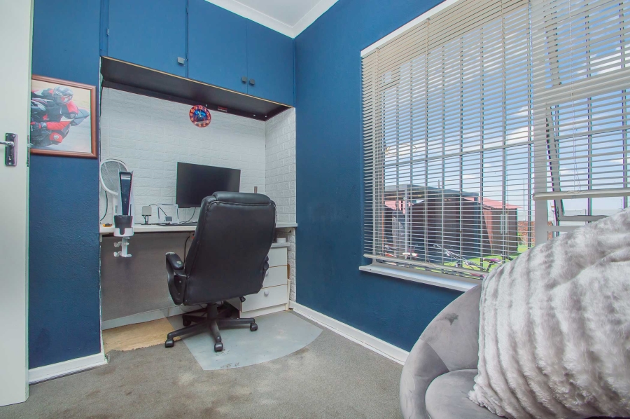 4 Bedroom Property for Sale in Helderkruin Gauteng