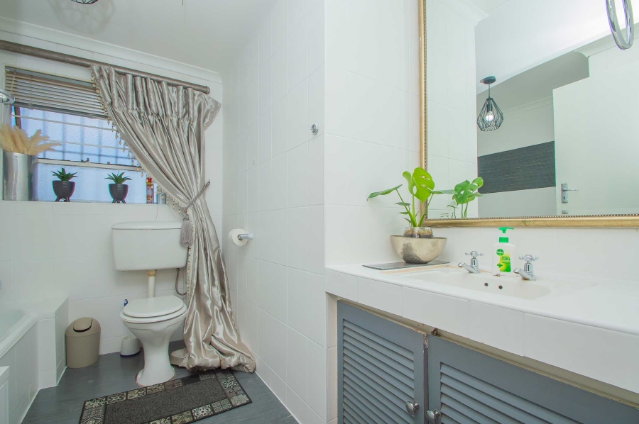 4 Bedroom Property for Sale in Helderkruin Gauteng