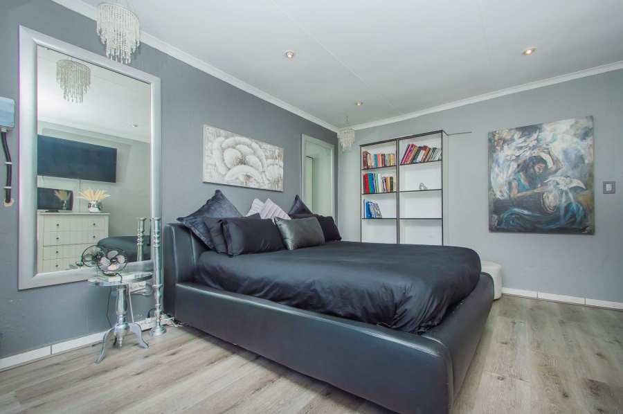 4 Bedroom Property for Sale in Helderkruin Gauteng