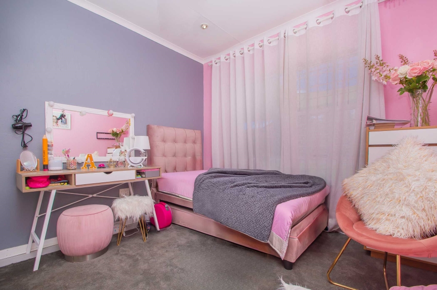 4 Bedroom Property for Sale in Helderkruin Gauteng