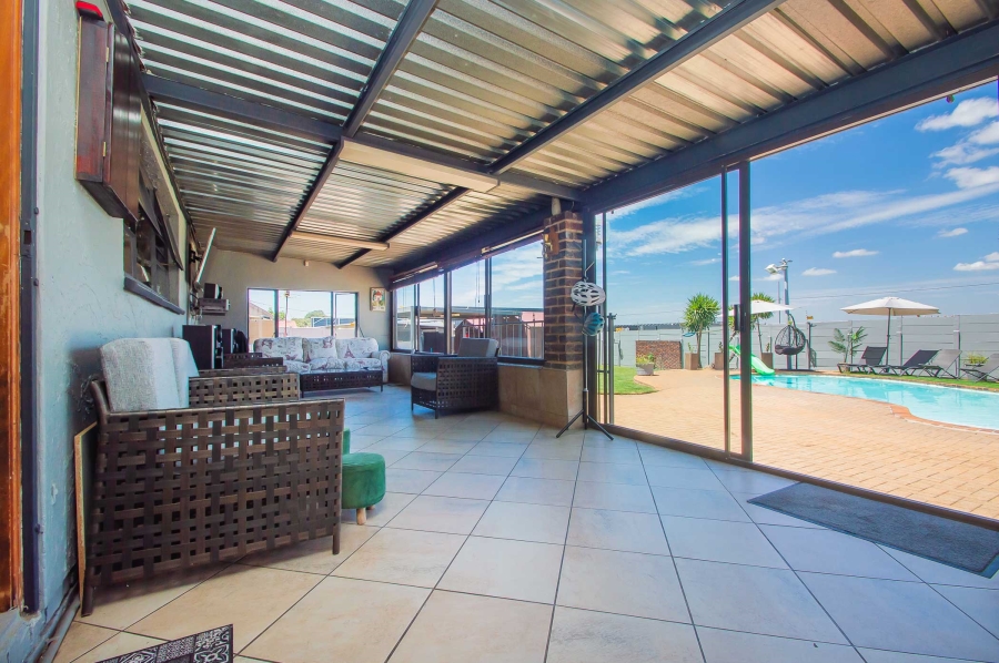 4 Bedroom Property for Sale in Helderkruin Gauteng