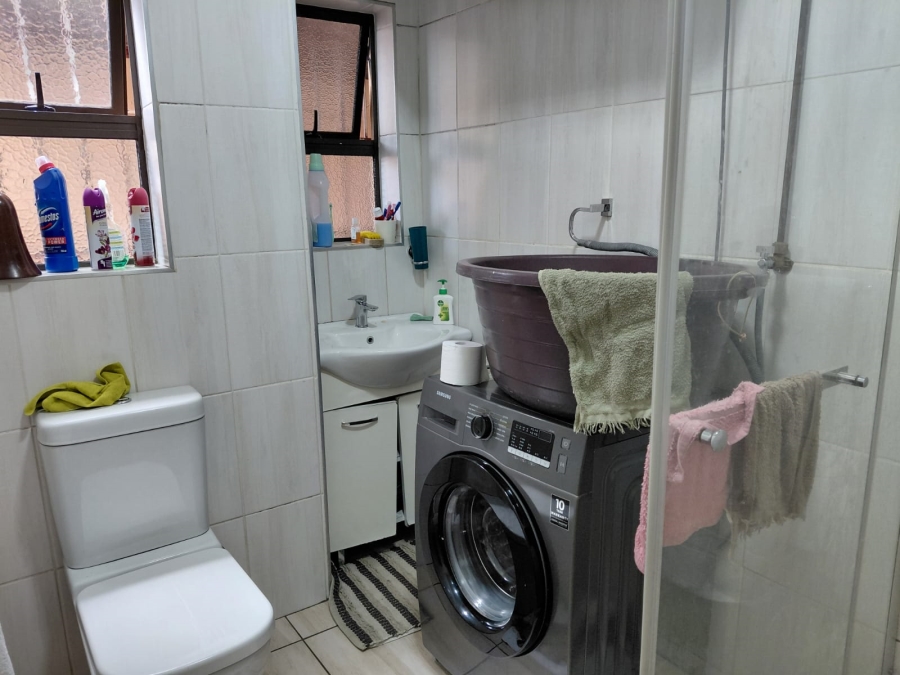 6 Bedroom Property for Sale in Actonville Gauteng