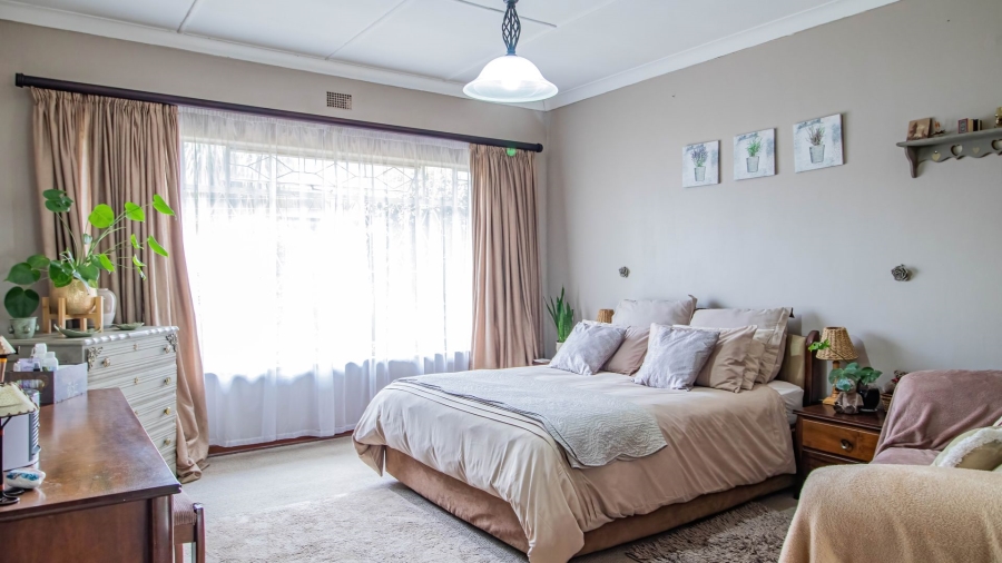 5 Bedroom Property for Sale in Eden Glen Gauteng